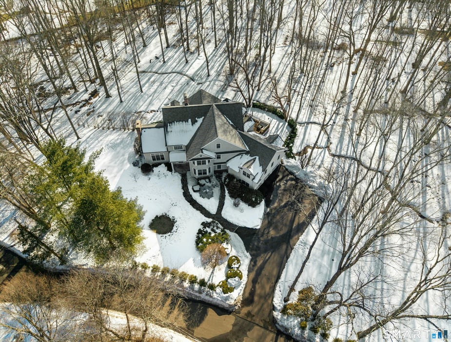 7 Homeward Lane Photo 2