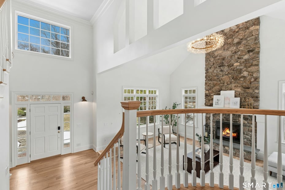 7 Homeward Lane Photo 4