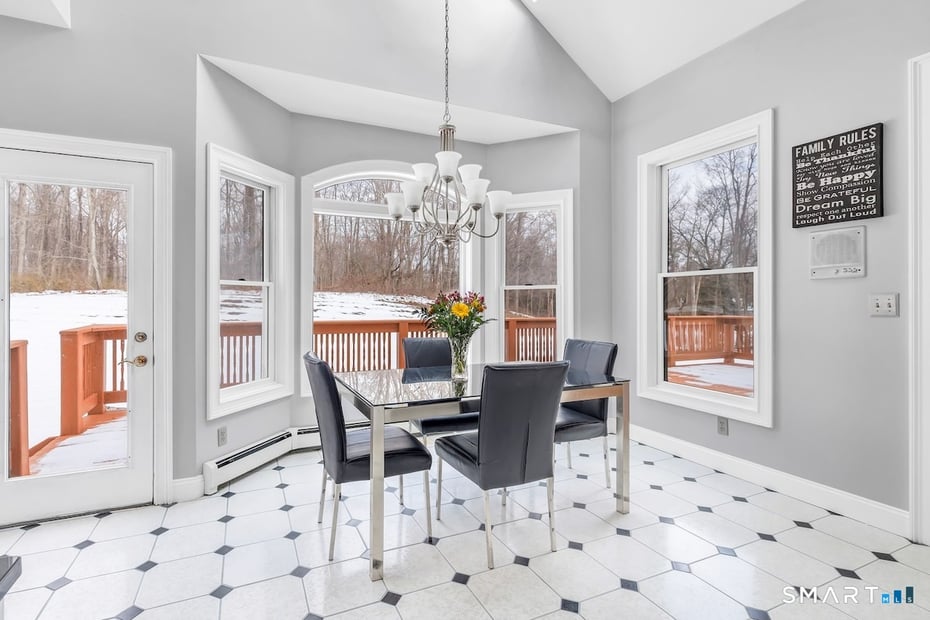 461 Amity Road Photo 16