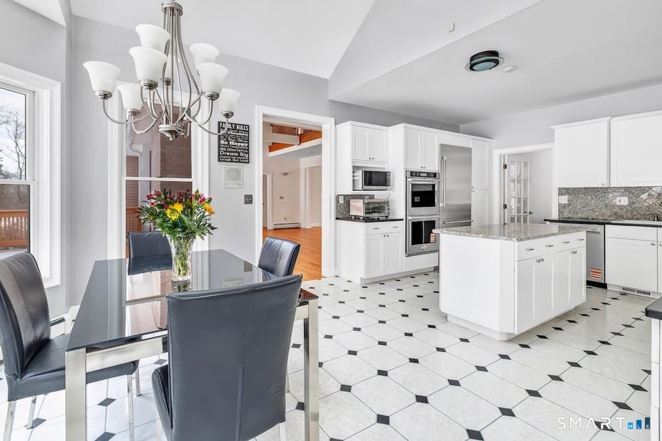 461 Amity Road Photo 17