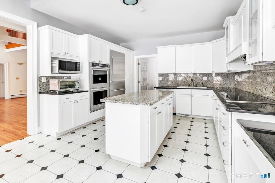 461 Amity Road Photo 18