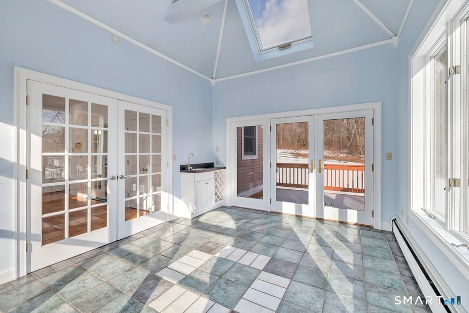 461 Amity Road Photo 24