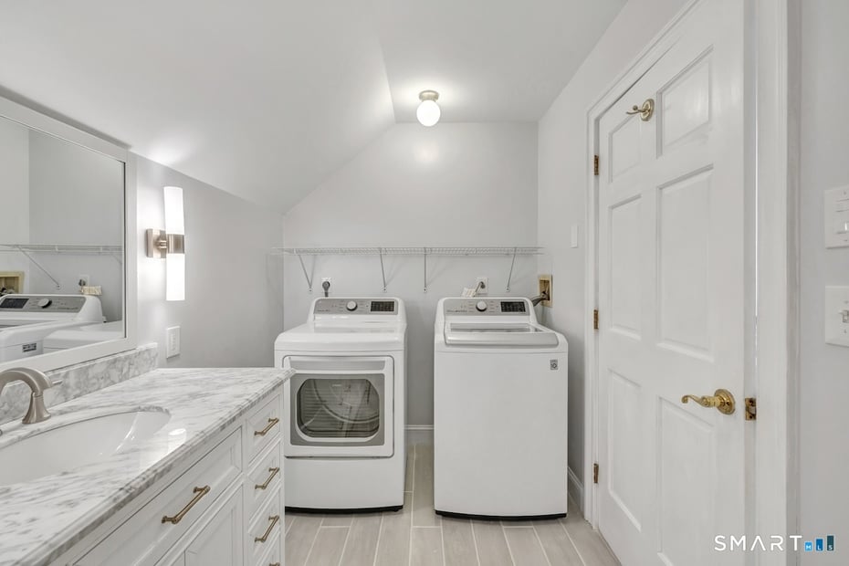 461 Amity Road Photo 32