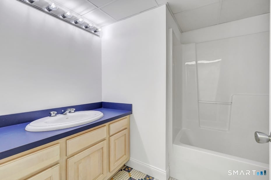 461 Amity Road Photo 37