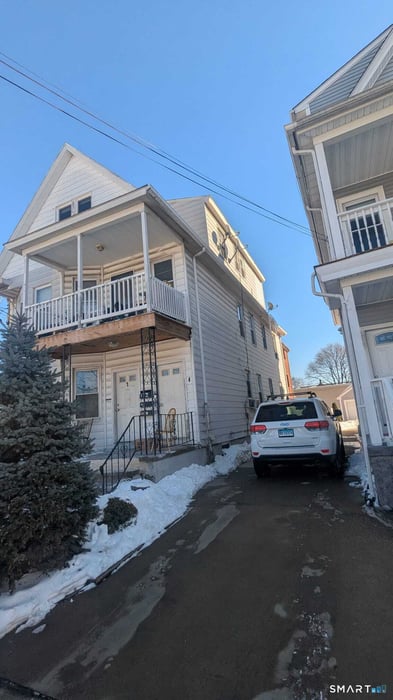 880 First Avenue Photo 3