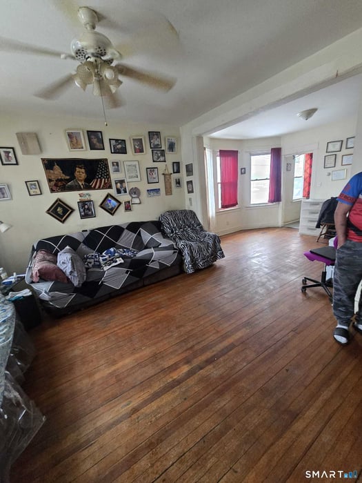 880 First Avenue Photo 13