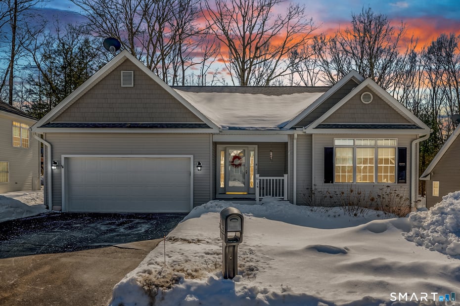 14 Hannah Way Photo 1