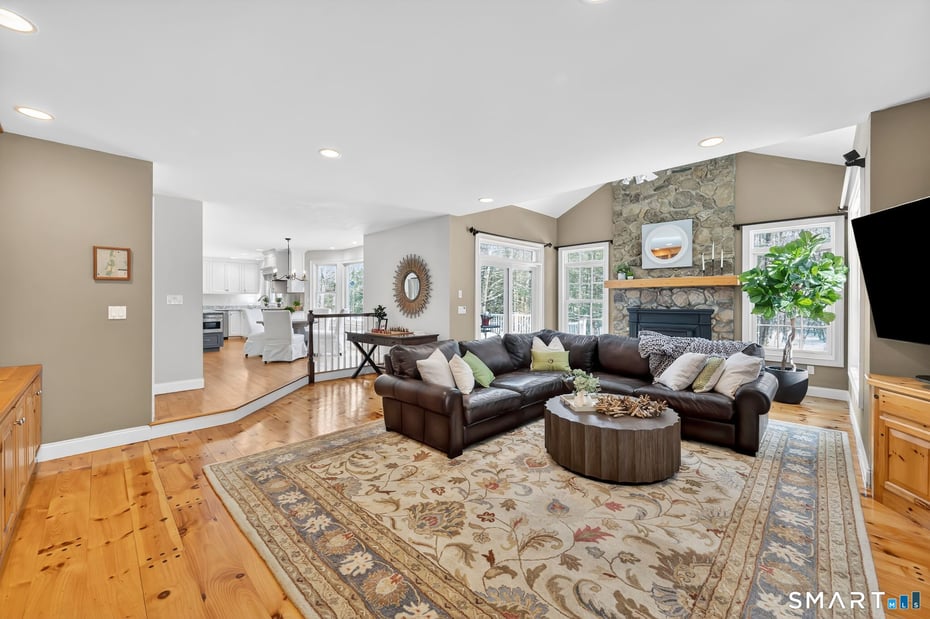 12 The Glade Photo 14