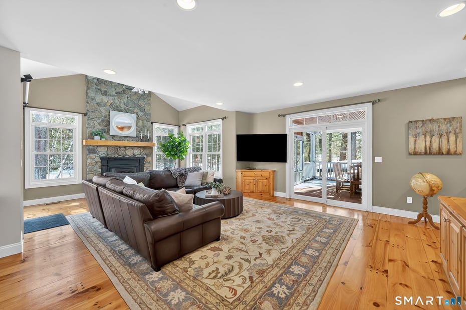 12 The Glade Photo 15