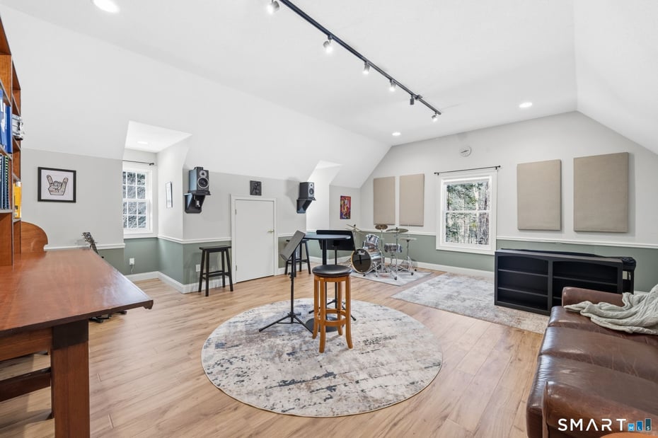 12 The Glade Photo 33