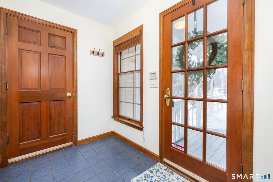 9 Hemlock Drive Photo 2