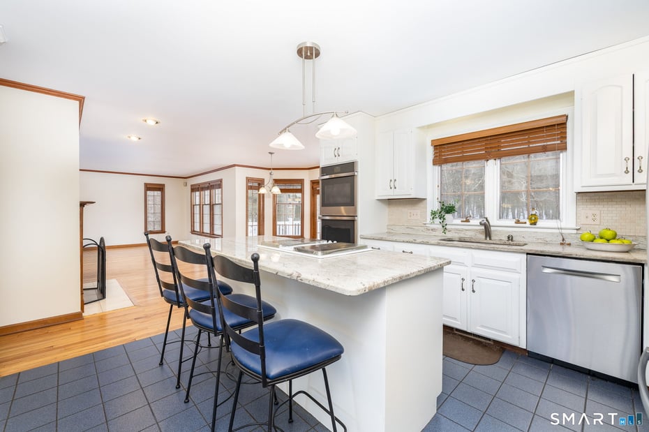 9 Hemlock Drive Photo 3