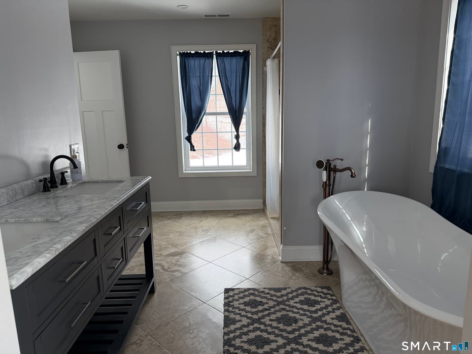 4 Hard Hill Road South Photo 12