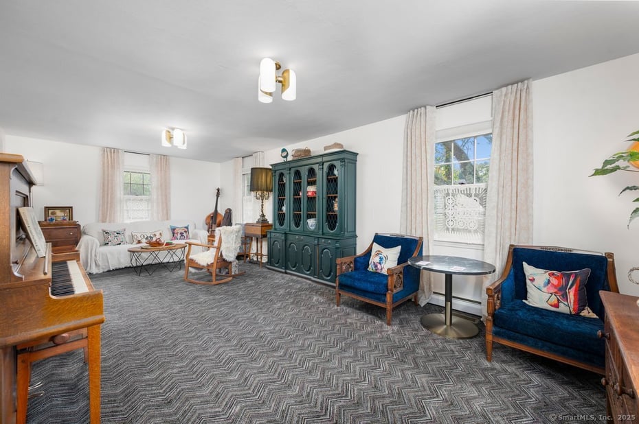 14 Winthrop Road Photo 7