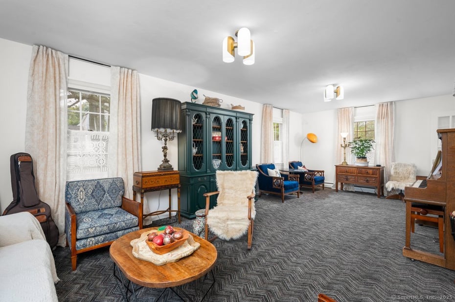 14 Winthrop Road Photo 8