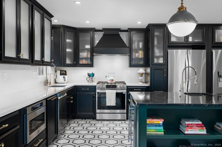 14 Winthrop Road Photo 13