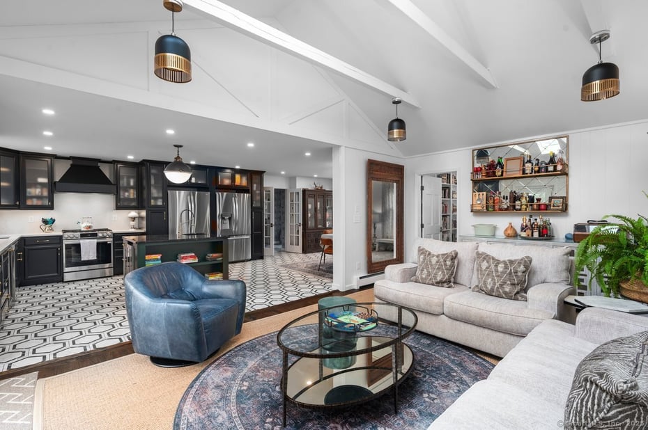 14 Winthrop Road Photo 14