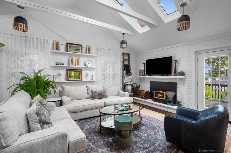 14 Winthrop Road Photo 15