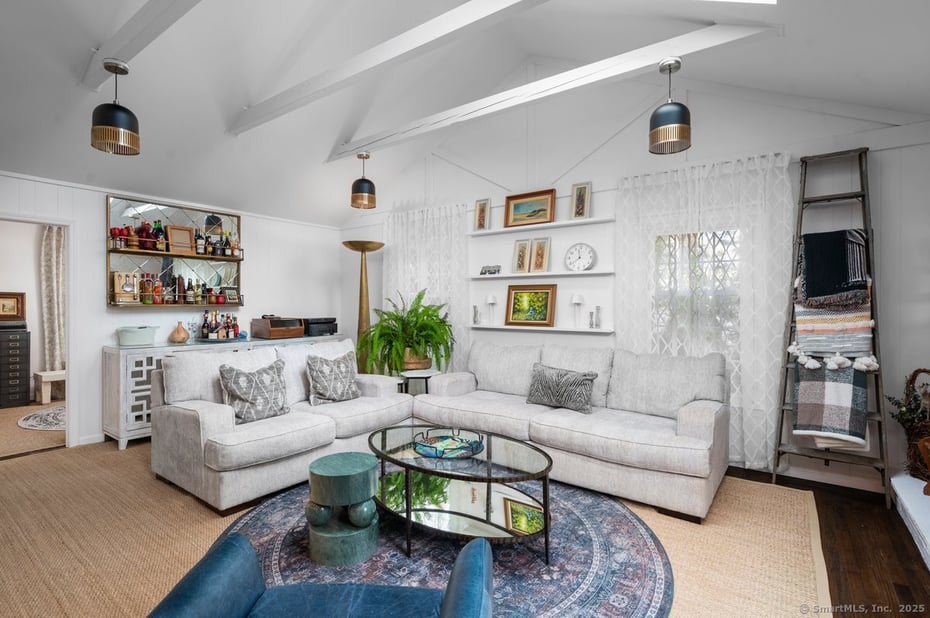 14 Winthrop Road Photo 16