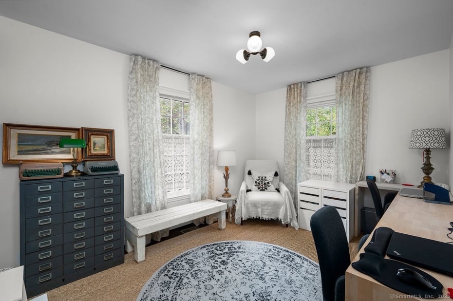 14 Winthrop Road Photo 17