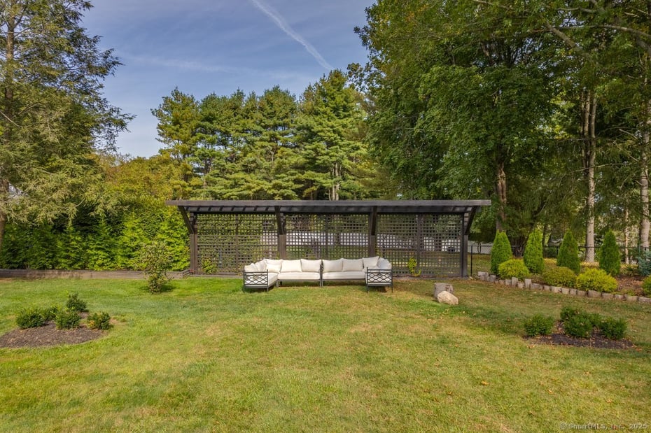 14 Winthrop Road Photo 30