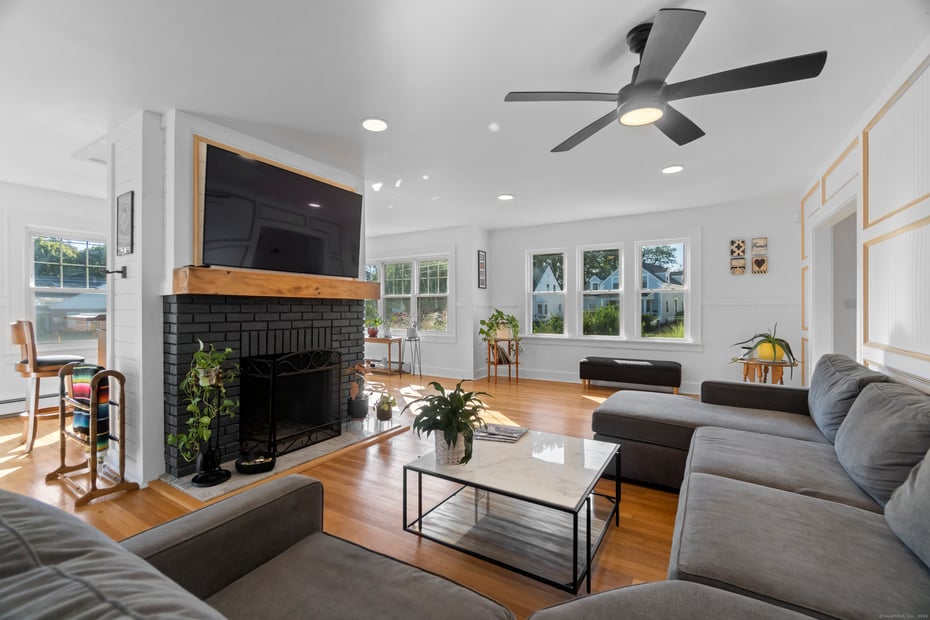 165 Plant Street Photo 7