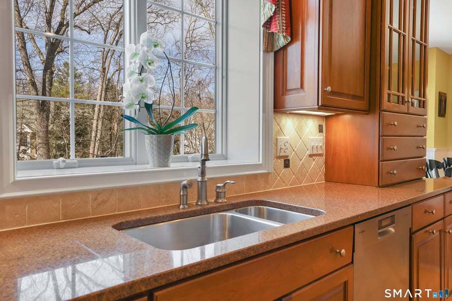 9 White Oak Lane Photo 11