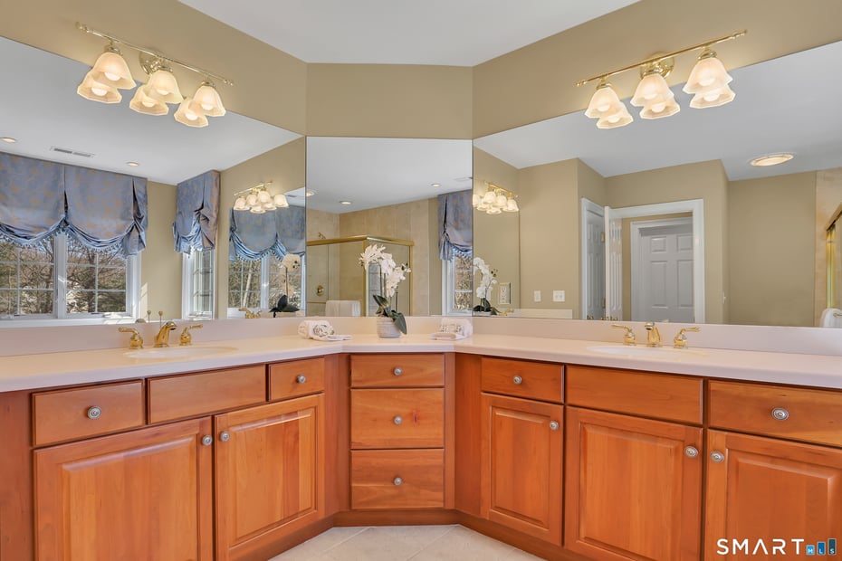 9 White Oak Lane Photo 20