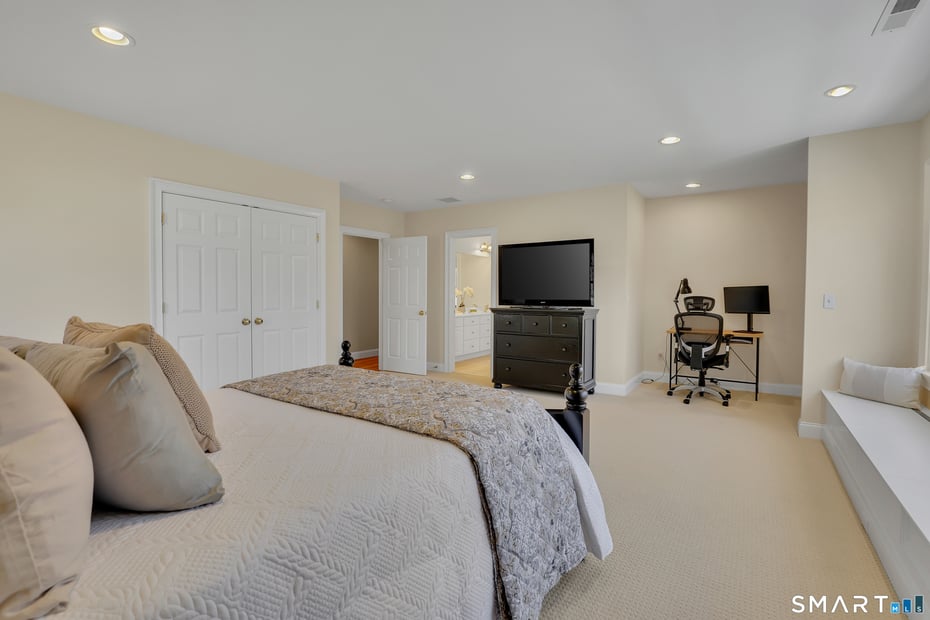 9 White Oak Lane Photo 22