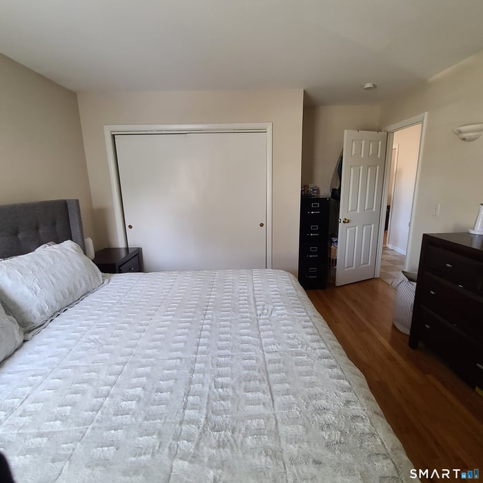 14 Fleetwood Park Photo 8