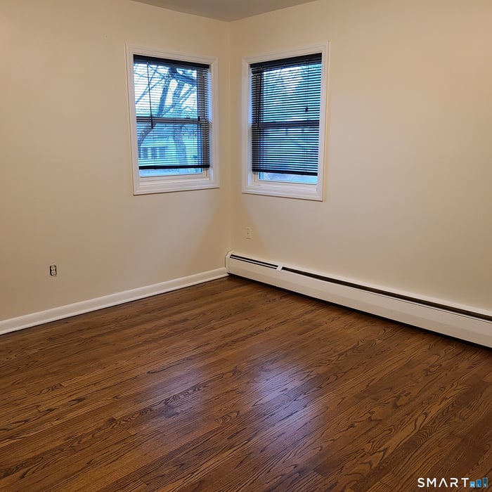 14 Fleetwood Park Photo 15