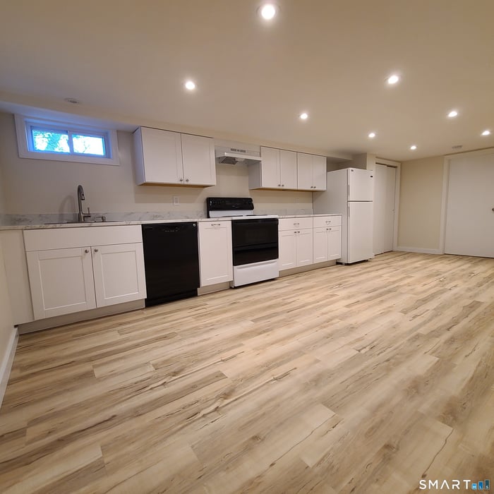 14 Fleetwood Park Photo 19