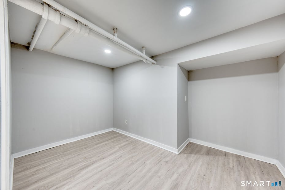 41 East High Street Photo 14