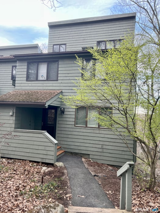 305 Cliffside Drive Photo 1
