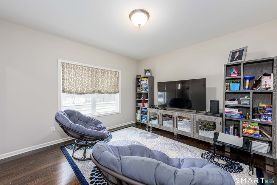 2 Farmington Drive Photo 6