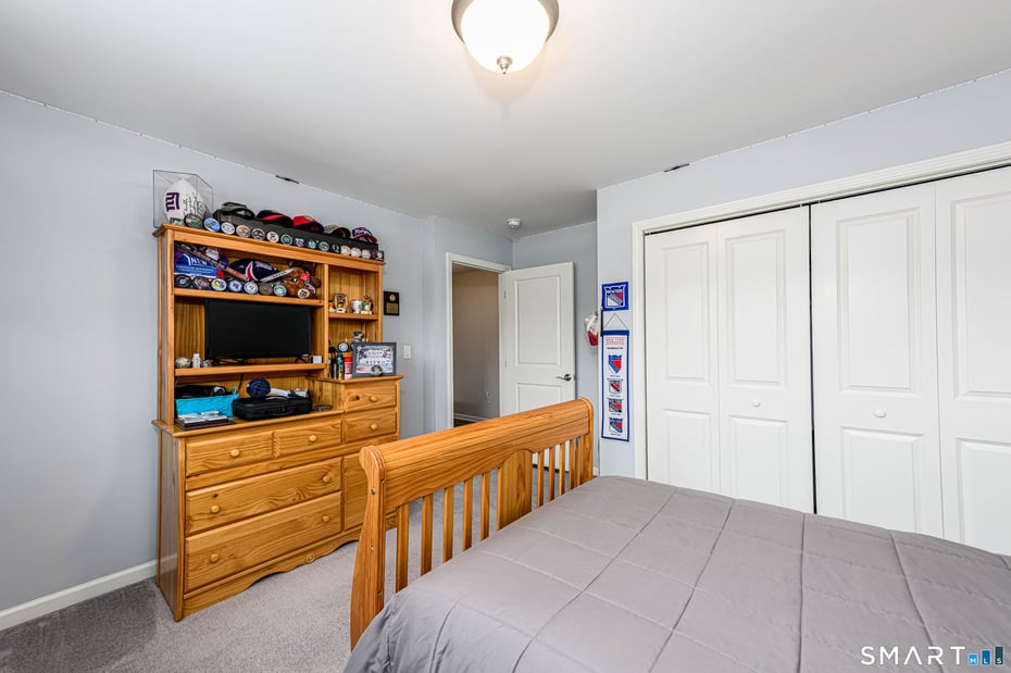 2 Farmington Drive Photo 23