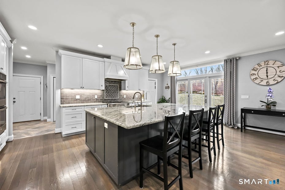 399 Hill Road Photo 9