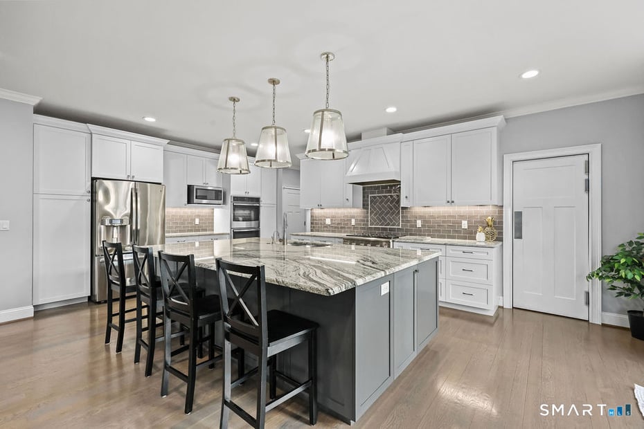 399 Hill Road Photo 10