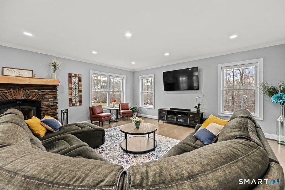 399 Hill Road Photo 16