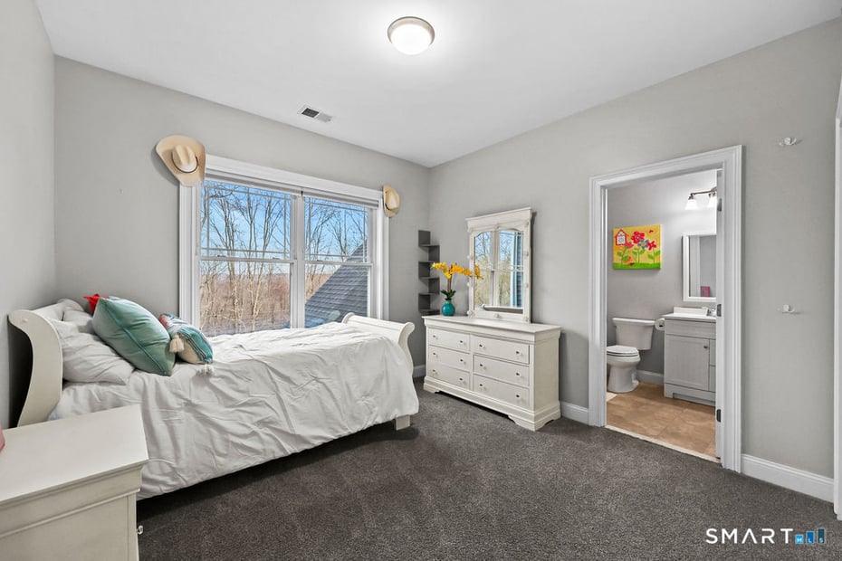 399 Hill Road Photo 25