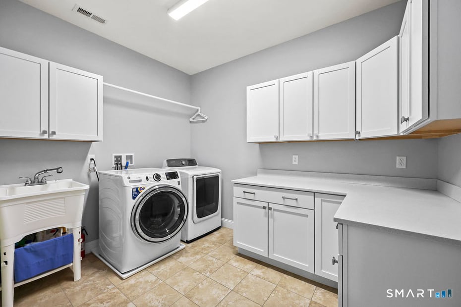 399 Hill Road Photo 30