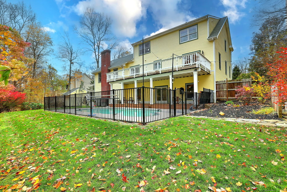 920 Green Circle Photo 8