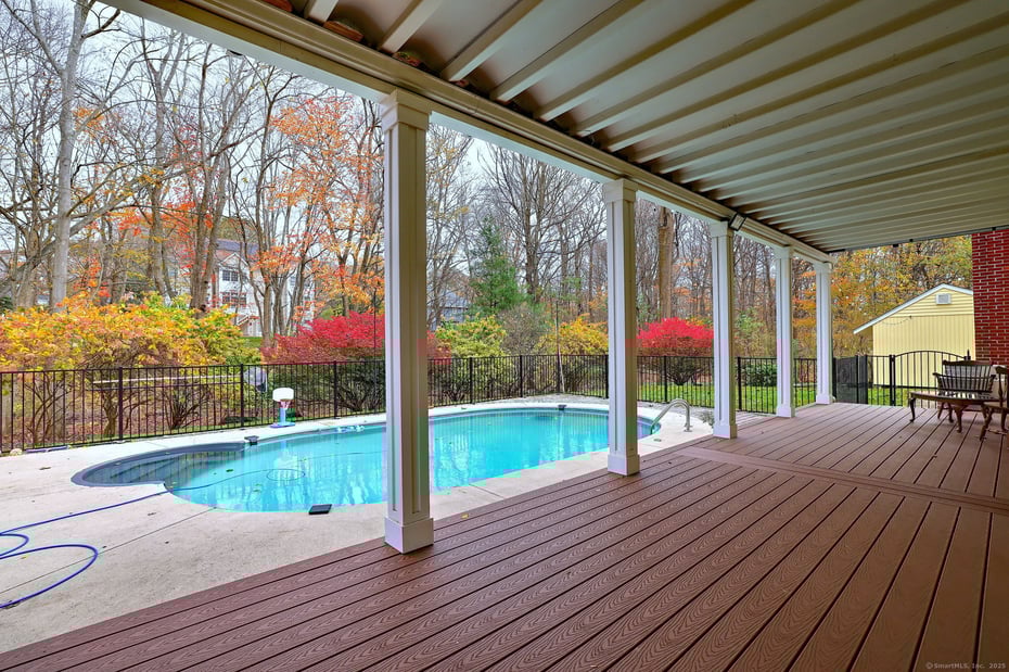 920 Green Circle Photo 9