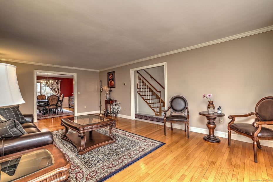 920 Green Circle Photo 12