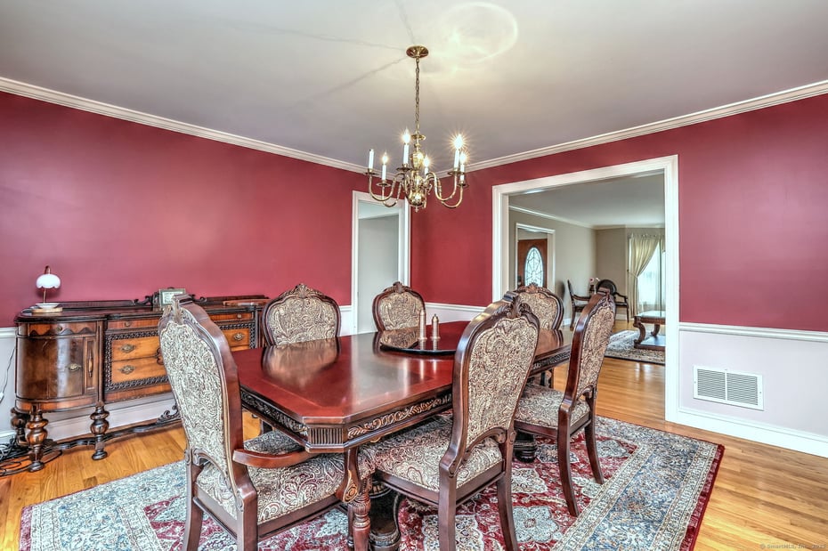 920 Green Circle Photo 14