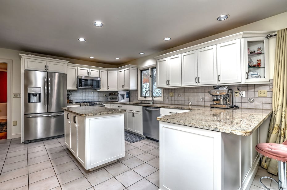 920 Green Circle Photo 16