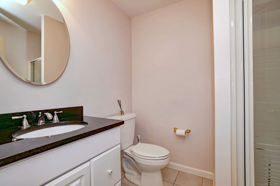 920 Green Circle Photo 23