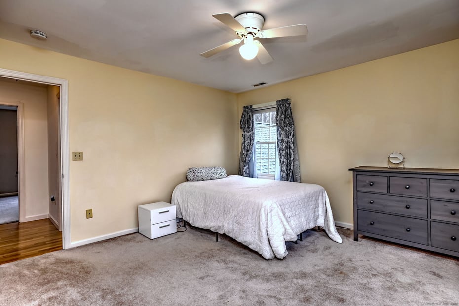 920 Green Circle Photo 29