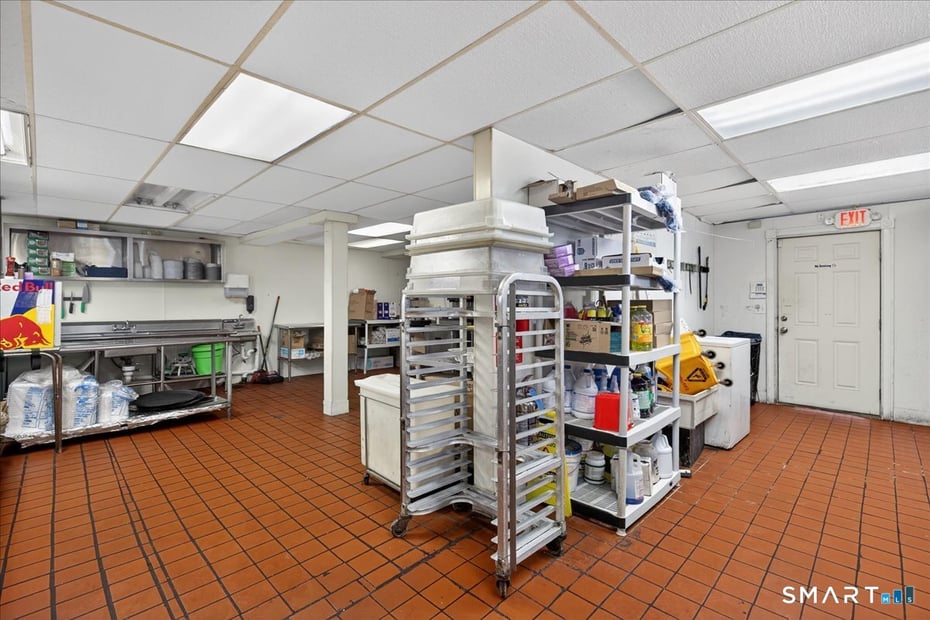 359 Boston Post Road Photo 16