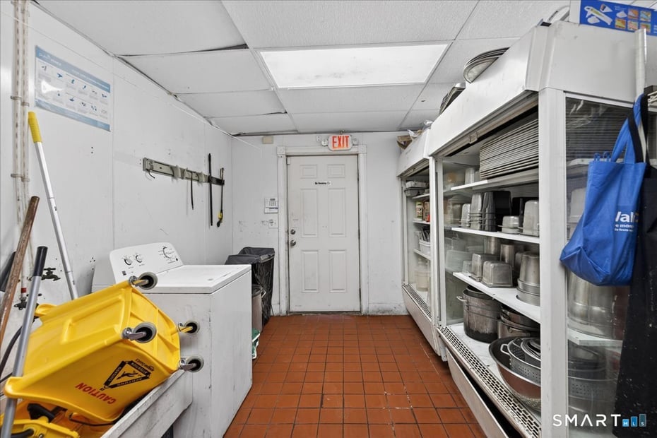 359 Boston Post Road Photo 17